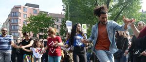 Es war einmal am 1. Mai. Myfest in Kreuzberg – mit Anfassen.