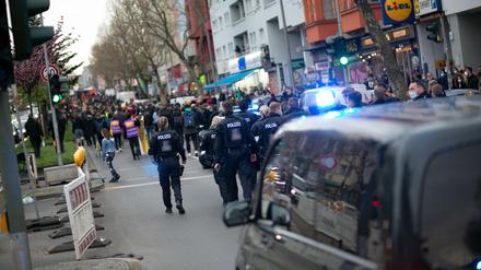Die Walpurgisnacht mit Demos in Wedding und Friedrichshain verlief weitgehend friedlich. Am 1. Mai sind mehr als 20 Demos angemeldet.