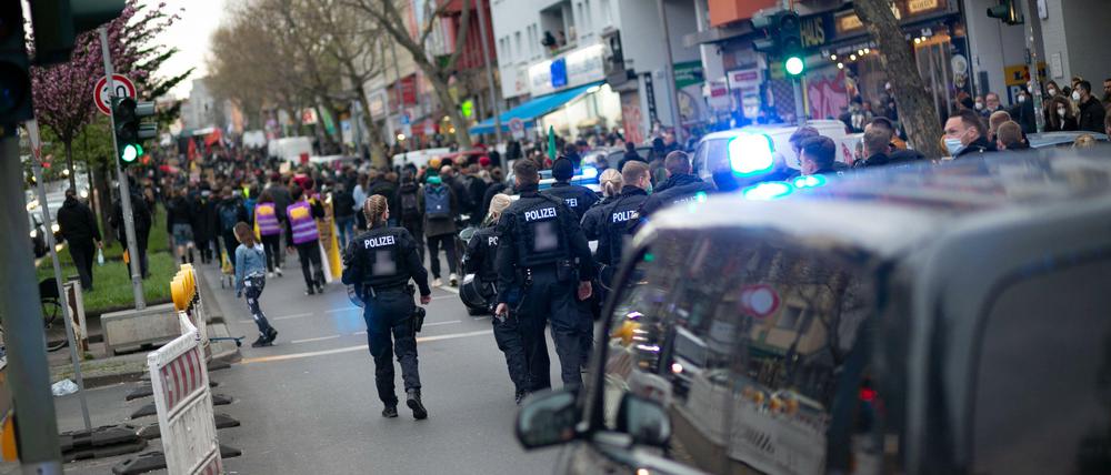 Die Walpurgisnacht mit Demos in Wedding und Friedrichshain verlief weitgehend friedlich. Am 1. Mai sind mehr als 20 Demos angemeldet.