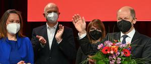 Nummer eins. Bundesfinanzminister Olaf Scholz (r) ist Spitzenkandidat der Brandenburger SPD.