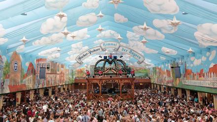 Das Festzelt Hacker Pschorr - der Himmel der Bayern - von Innen.
