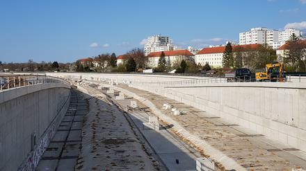 Der Trog für die Verlängerung der Berliner Stadtautobahn A100.