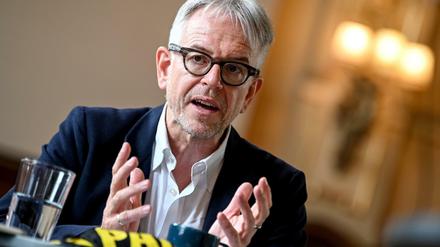 Oliver Reese, Intendant des Berliner Ensemble, bei einem Pressegespräch 2020.