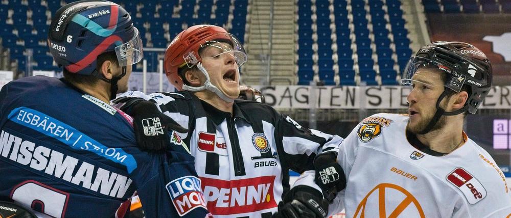 Schon am Sonntag ging es zwischen den Eisbären und Grizzlys hoch her.