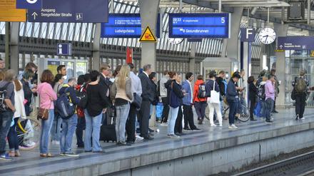 Vergebliches Warten: Bislang konnten Bahnkunden zumindest auf eine Entschädigung hoffen. 