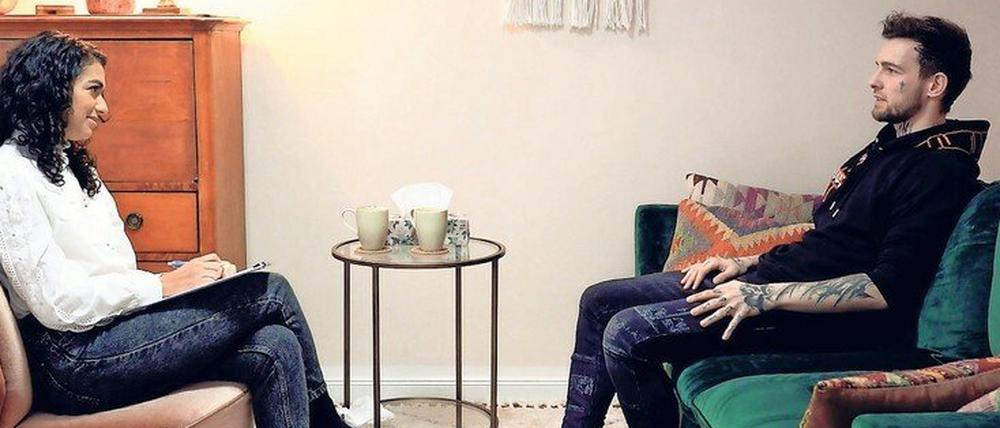 Drogen, Vaterhass, Sexualität. Eric Stehfest und die Therapeutin Livia Brandão. Das Format soll auch aufzeigen, wie wichtig Psychotherapie ist, in einer Zeit, in der viele Menschen durch Auswirkungen der Pandemie unter psychischen Störungen leiden. 
