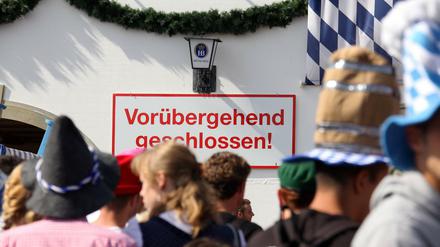 Die Wiesn bleibt auch 2021 vorübergehend geschlossen. Fürs kommende Jahr machen Veranstalter und Politik Mut.