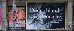 Im urbanen Raum. Plakat von Katharina Sieverding in der Köpenicker Straße.