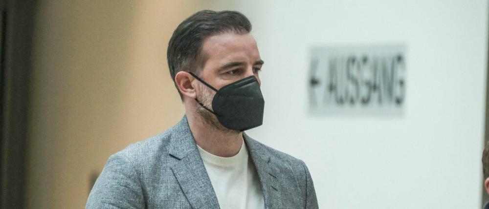Christoph Metzelder vor dem Düsseldorfer Amtsgericht 