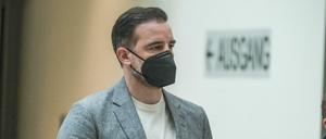 Christoph Metzelder vor dem Düsseldorfer Amtsgericht 