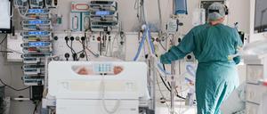 Noch sterben viele Corona-Intensivpatienten. Das soll sich in den kommenden Wochen allerdings ändern.