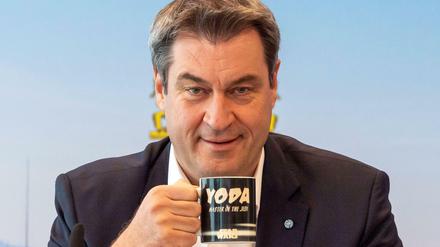 Jetzt auch beim Lockern vorne mit dabei: Bayerns Ministerpräsident Markus Söder (CSU).