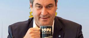 Jetzt auch beim Lockern vorne mit dabei: Bayerns Ministerpräsident Markus Söder (CSU).
