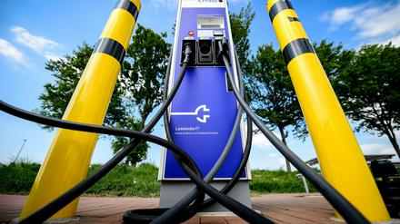 Infrastruktur für E-Autos. Am 12. Mai soll das Bundeskabinett den Entwurf für die Novelle der Ladesäulenverordnung (LSV) verabschieden. Foto: Sina Schuldt/dpa