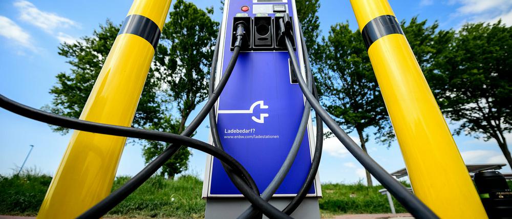 Infrastruktur für E-Autos. Am 12. Mai soll das Bundeskabinett den Entwurf für die Novelle der Ladesäulenverordnung (LSV) verabschieden. Foto: Sina Schuldt/dpa