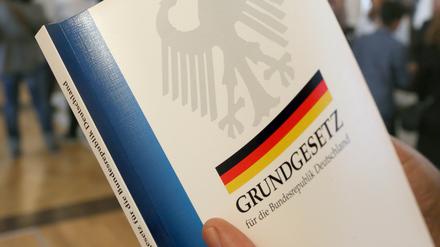 Grundrechte im Grundgesetz: Ihre Einschränkung ist immer heikel. 