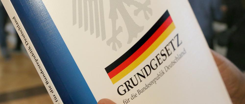 Grundrechte im Grundgesetz: Ihre Einschränkung ist immer heikel. 