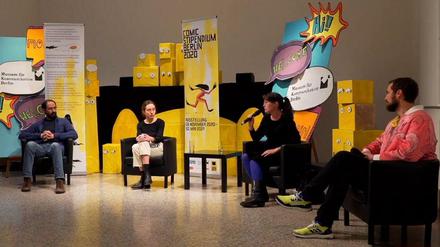 Die Empfänger*innen des Berliner Comicstipendiums 2020 bei einer Vorstellung auf der Comicinvasion 2021.