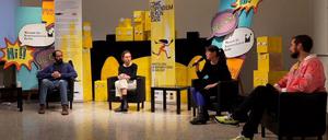 Die Empfänger*innen des Berliner Comicstipendiums 2020 bei einer Vorstellung auf der Comicinvasion 2021.