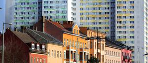 Historischer und moderner Wohnraum an der Frankfurter Allee im Berliner Bezirk Friedrichshain.