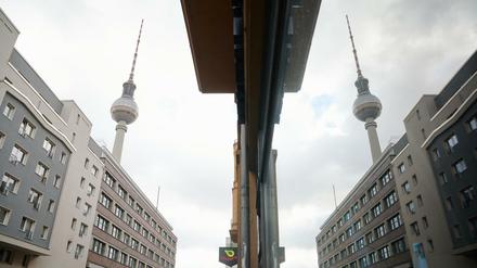 Nach dem Aus für den Berliner Mietendeckel gibt es für 1,4 Millionen Berliner Wohnungen wieder einen Mietspiegel. Ein neu erstellter qualifizierter Mietspiegel kann nach zwei Jahren mittels Verbraucherpreisindex oder Stichprobe als qualifiziert im Sinne des Gesetzes fortgeschrieben werden. Nach weiteren zwei Jahren muss der Mietspiegel, soll er als qualifiziert eingestuft werden, jedoch wieder neu erstellt werden. 