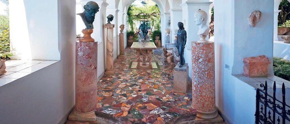 Ein lang gehegter Traum. Der Arzt und Schriftsteller Axel Munthe ließ in den neunziger Jahren des 19. Jahrhunderts in Anacapri auf der Insel Capri eine Villa mit Garten errichten. Sie liegt in einer Gegend, wo die römischen Kaiser, insbesondere Tiberius, einst ihre Villen besaßen, wie Munthe in seinem „Buch von San Michele“ auch erwähnt. 