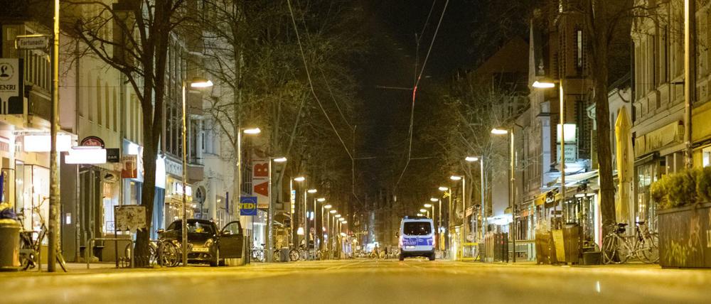 „Damit ist nicht entschieden, dass die Ausgangsbeschränkung mit dem Grundgesetz vereinbar ist“, teilte das Gericht am Mittwoch in Karlsruhe aber mit.