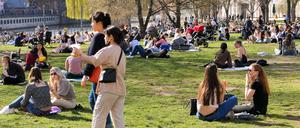 Größere Gruppen in Parks ab Sonntag: Geimpfte und Genesene zählen nicht mehr dazu bei privaten Treffen.