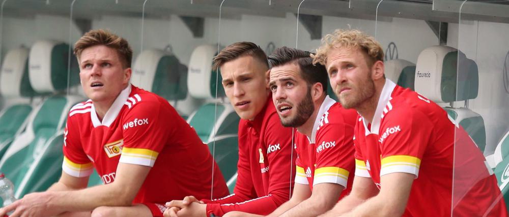 Das war nichts. Marius Bülter, Nico Schlotterbeck, Niko Gießelmann und Sebastian Griesbeck nach dem 0:3 in Wolfsburg. 