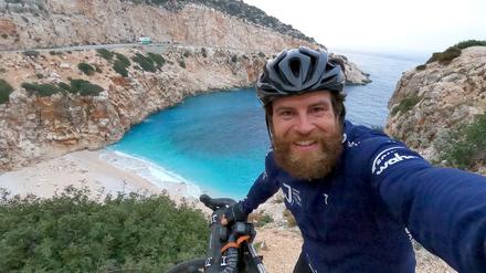 Radsportler Jonas Deichmann fuhr vom Nordkap nach Kapstadt. In seinem Buch "Cape to Cape" berichtet er von der strapaziösen Reise.