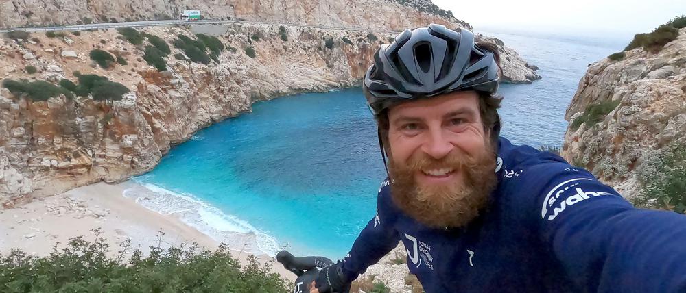 Radsportler Jonas Deichmann fuhr vom Nordkap nach Kapstadt. In seinem Buch "Cape to Cape" berichtet er von der strapaziösen Reise.