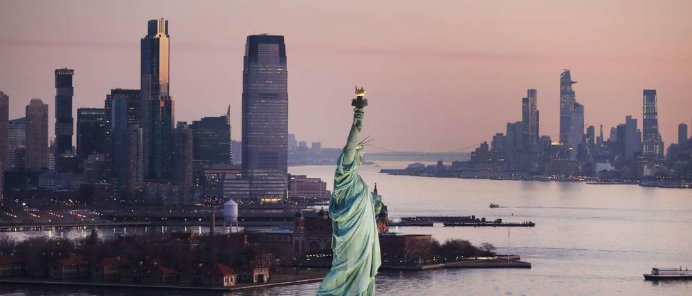 Die Impfkampagne der USA ist inzwischen sehr erfolgreich, Konjunkturprogramme stützen die Wirtschaft. Berliner Firmen möchten davon profitieren.