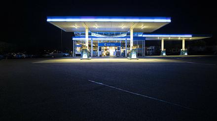 Geht bald das Licht aus? Tankstellen müssen im E-Zeitalter umdenken. 