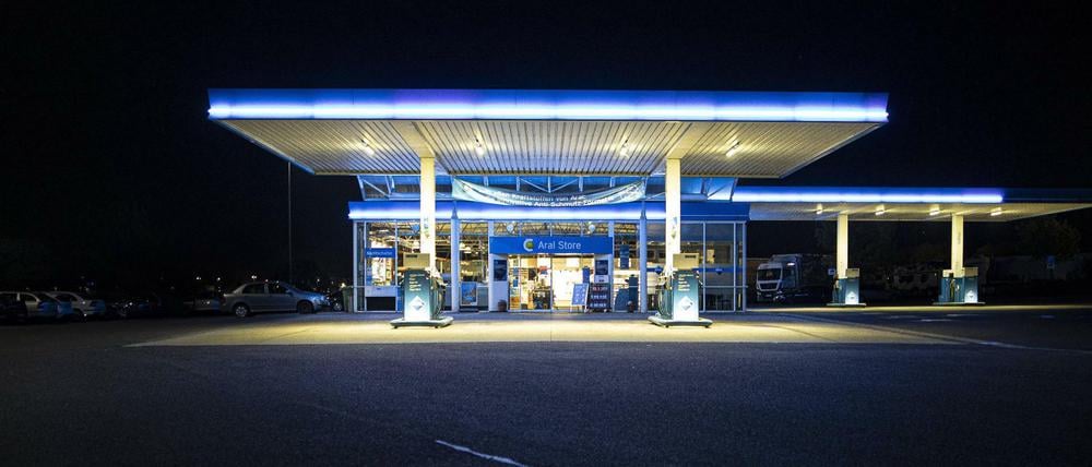 Geht bald das Licht aus? Tankstellen müssen im E-Zeitalter umdenken. 