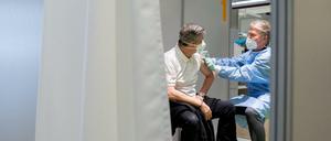 Begehrtes Plätzchen: eine Impfkabine im Impfzentrum Tegel.