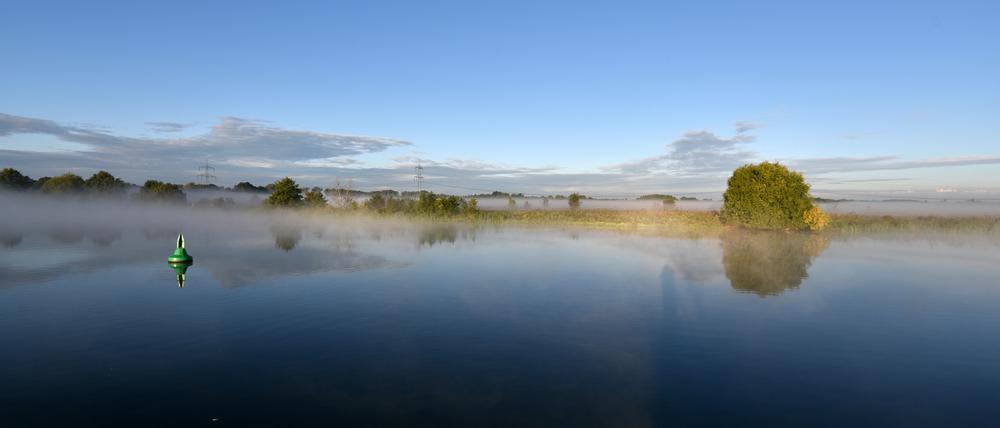 Pegel halten. Die Havel – hier bei Sonnenaufgang nahe Ketzin – und die Spree führen zu wenig Wasser.