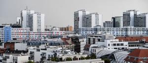 Kompass im Häusermeer. Der Gesetzgeber sieht vor, dass Mietspiegel im Abstand von zwei Jahren der Marktentwicklung angepasst werden sollen.