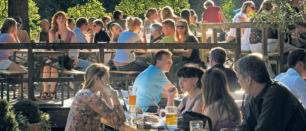 Ab kommenden Freitag ab in den Biergarten? Sollte die Bundes-Notbremse fallen, wäre es möglich.