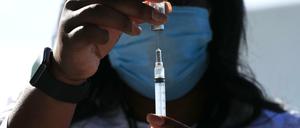 Der Impfstoff von Johnson &Johnson könnte nur noch für Menschen ab 60 Jahren empfohlen werden.