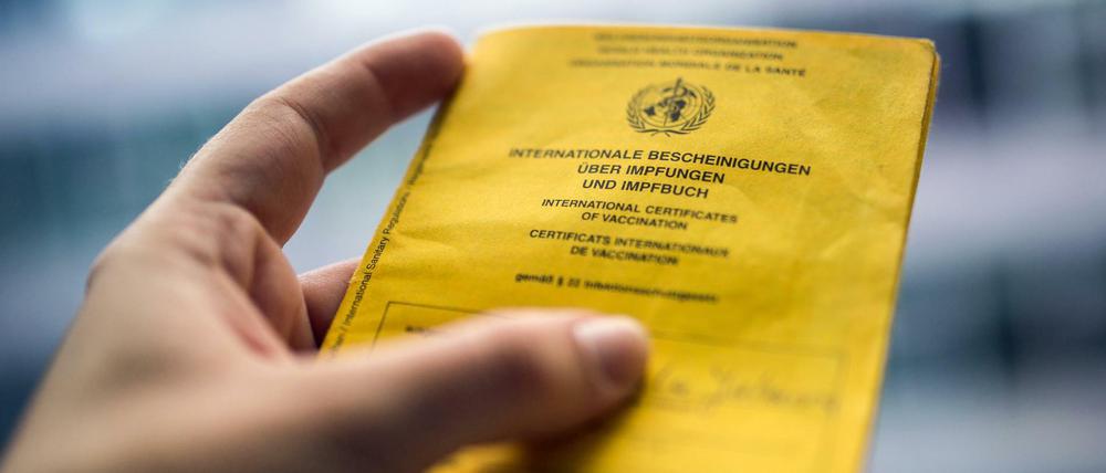 Der internationale Impfausweis wird vermehrt von Betrügern gefälscht.