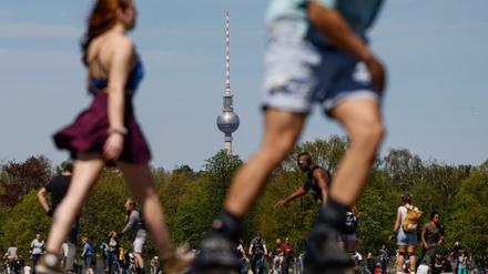 Viel Bewegung war am Sonntag auf dem Tempelhofer Feld - doch das ist auch weitläufig.