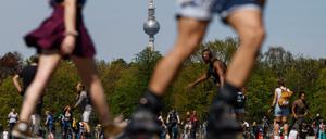 Viel Bewegung war am Sonntag auf dem Tempelhofer Feld - doch das ist auch weitläufig.