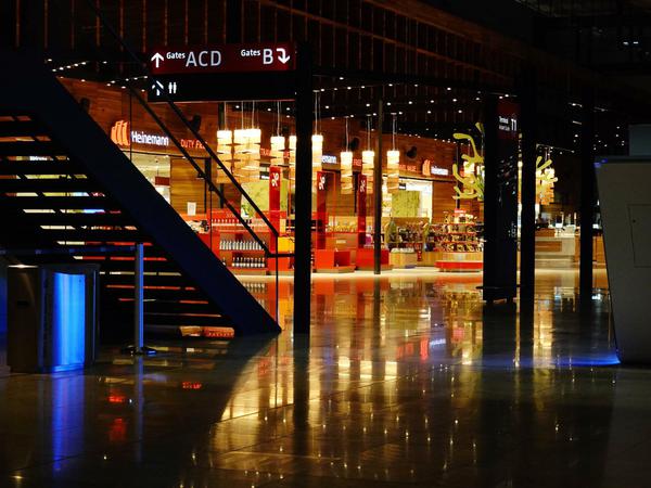 Nachts ist es im BER-Terminal noch ein bisschen einsamer als tagsüber.