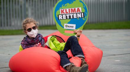 Demo für Klimaschutz vor dem Kanzleramt am Tag des Kabinettsbeschlusses. 