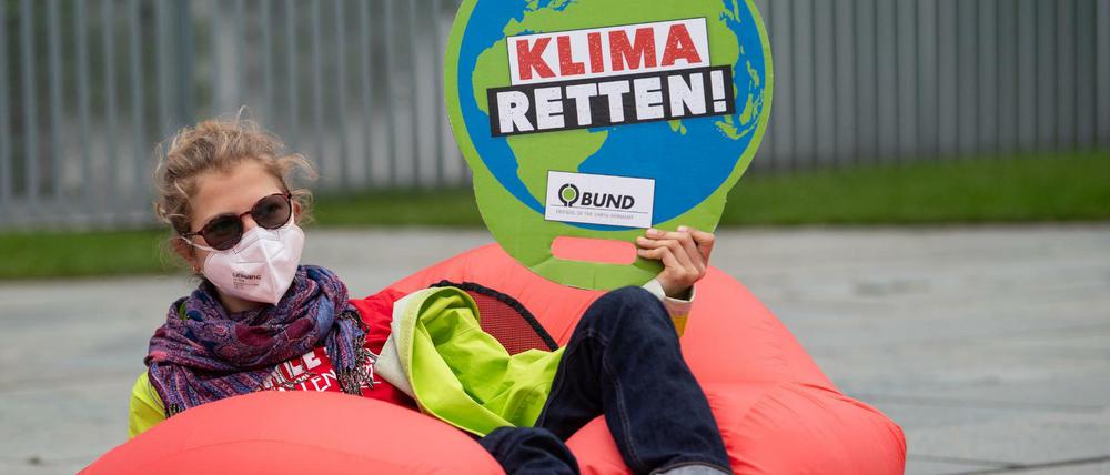 Demo für Klimaschutz vor dem Kanzleramt am Tag des Kabinettsbeschlusses.