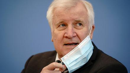 Horst Seehofer hat sich mit dem Coronavirus infiziert.