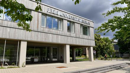 Das Universitätsgebäude "Holzlaube" der Freien Universität in der Fabeckstraße.