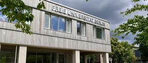 Das Universitätsgebäude "Holzlaube" der Freien Universität in der Fabeckstraße.