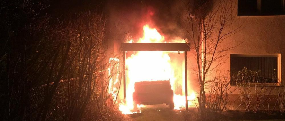 Flammender Angriff. Im Februar 2018 brannte in Neukölln der Wagen des Linken-Politikers Ferat Kocak. Täter waren mutmaßlich Neonazis