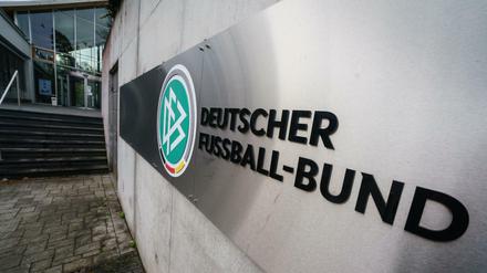 Der DFB braucht eine ganz neue Führungsriege und muss aufarbeiten, was in den vergangenen Jahren schief gelaufen ist.